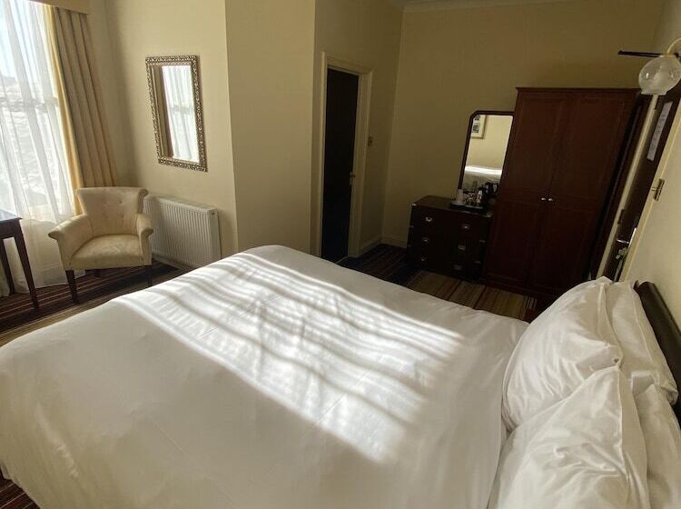 غرفة إقتصادية, Prom