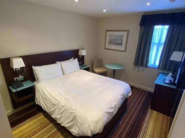 غرفة إقتصادية, Prom