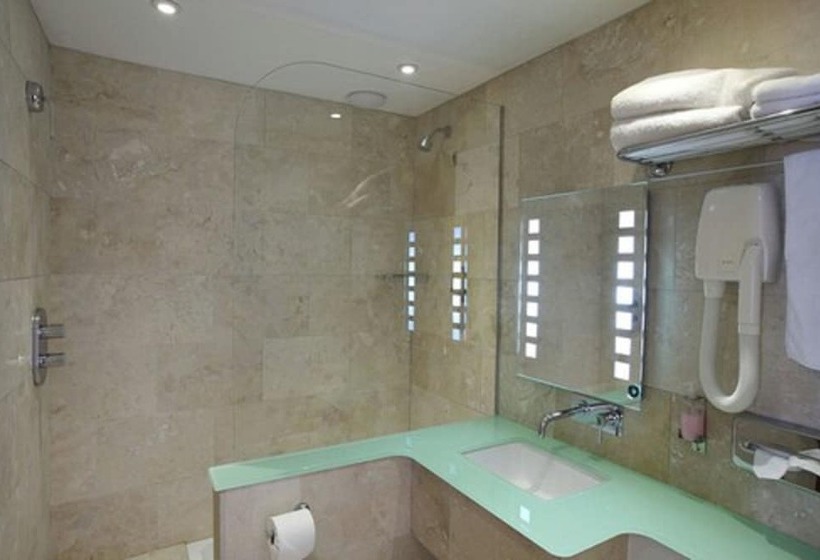 غرفة ديلوكس, Prom