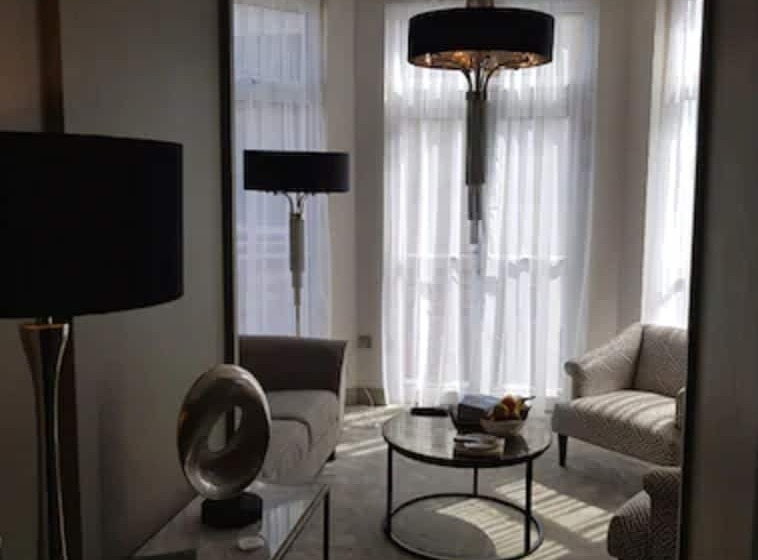 جناح سوبيريور, Prom