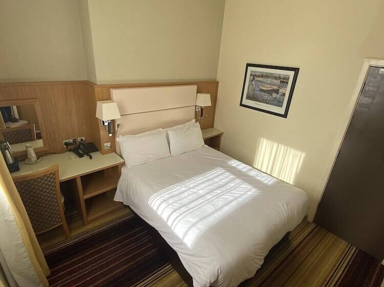 غرفة قياسية فردية, Prom