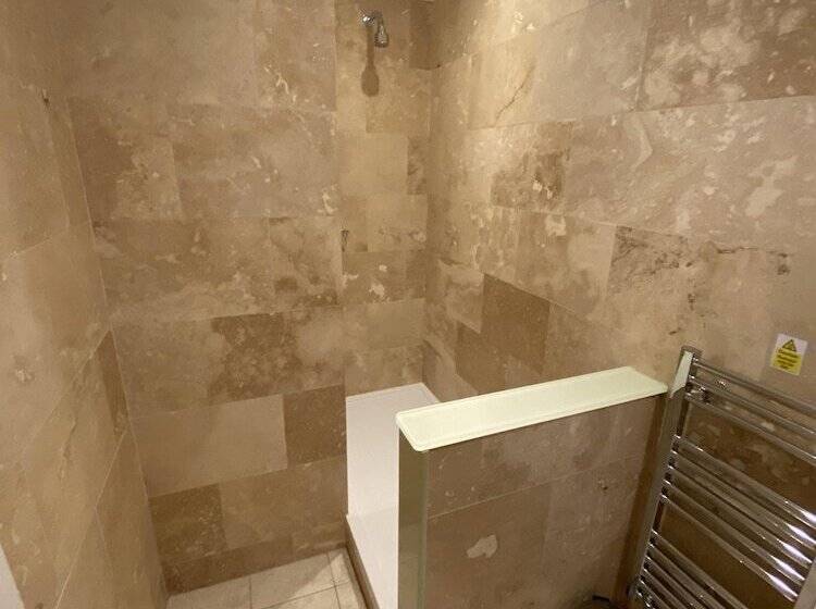 غرفة قياسية فردية, Prom