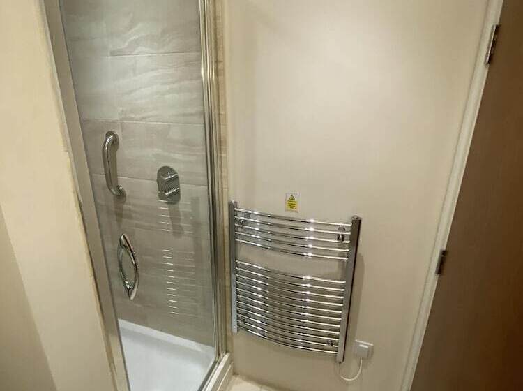 غرفة قياسية, Prom