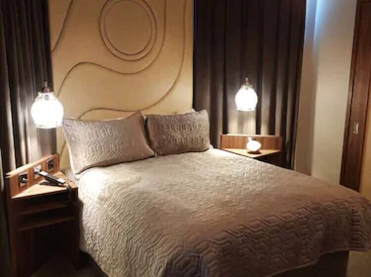 جناح سوبيريور, Prom