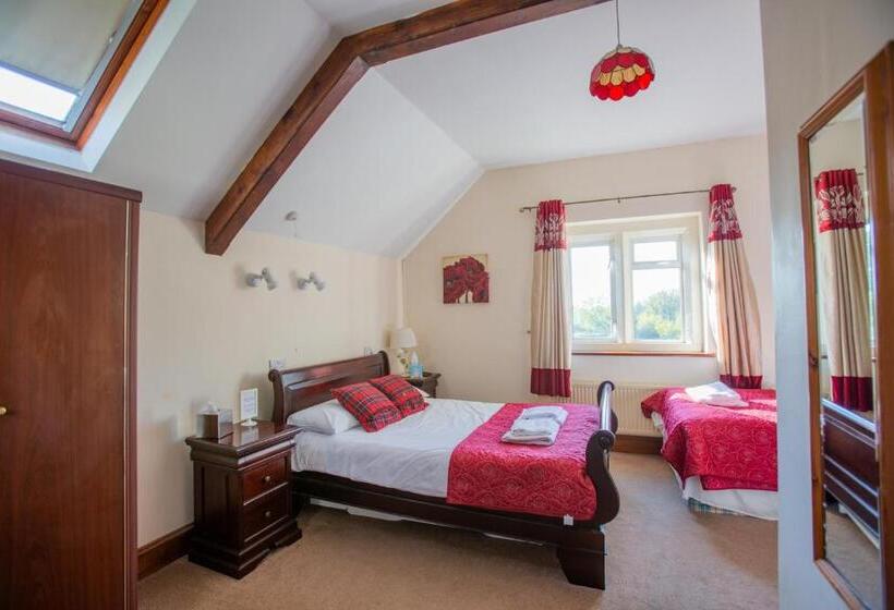 スーペリアールーム, The Beacon & Railway