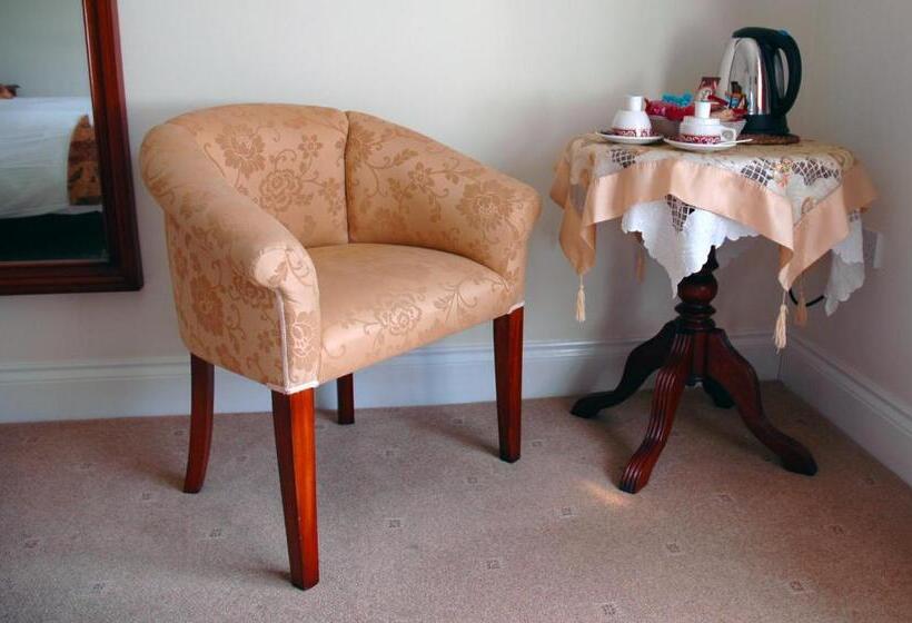 חדר סטנדרט, The Down Inn