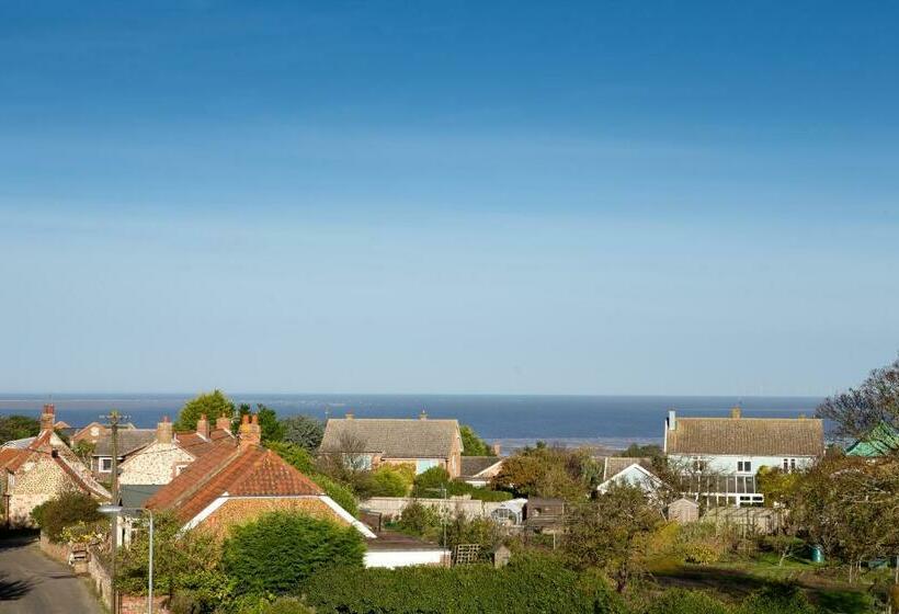 جناح سوبيريور, The Lodge