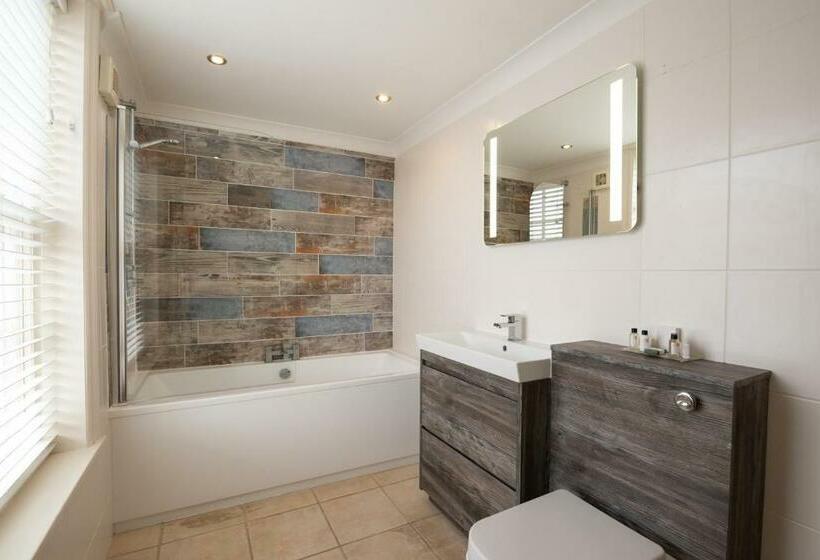 غرفة سوبيريور سرير كينج, The Lodge