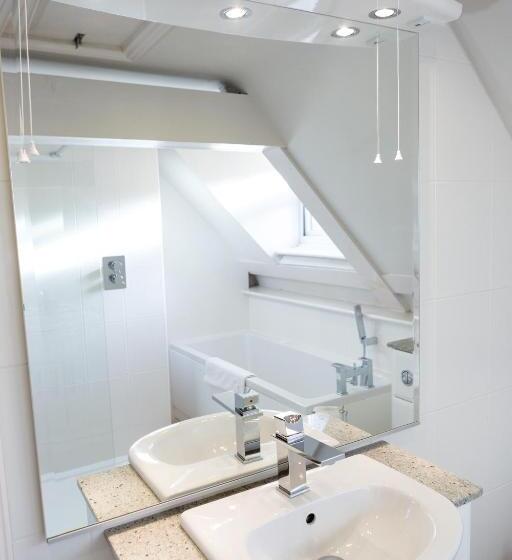 جناح سوبيريور, The Lodge