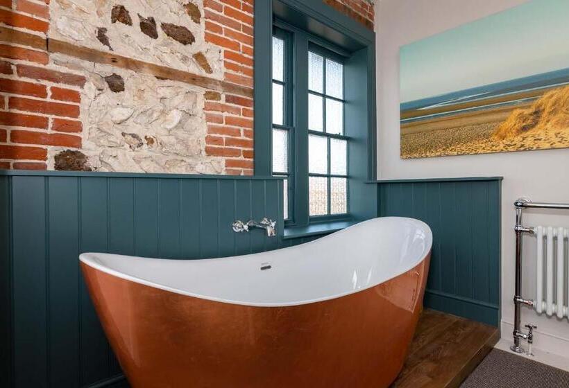 غرفة ديلوكس سرير كينج, The Lodge