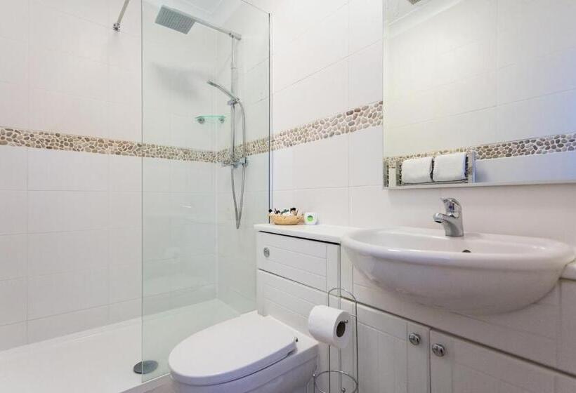 غرفة أساسية, The Lodge