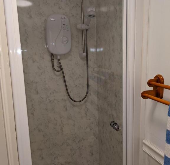 スイート(家族用), The New Guilderoy