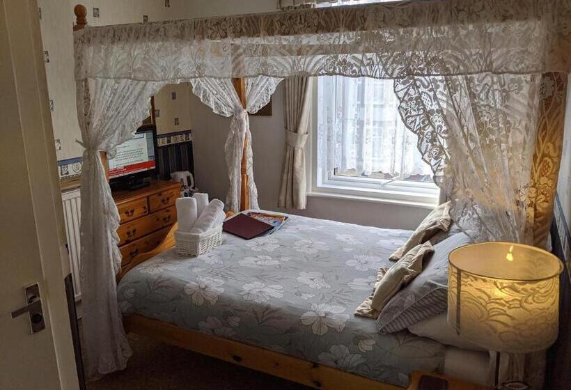 スーペリアファミリールーム, The New Guilderoy