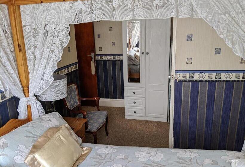 スーペリアファミリールーム, The New Guilderoy