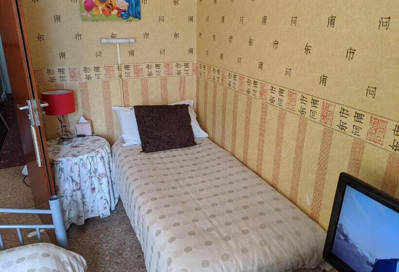 スーペリアファミリールーム, The New Guilderoy