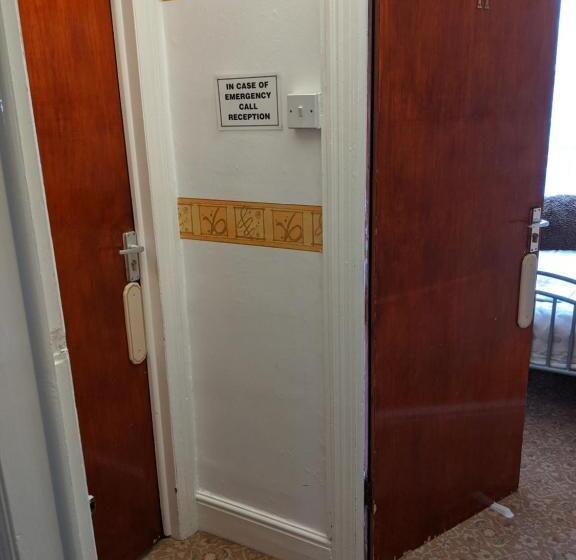 スーペリアファミリールーム, The New Guilderoy