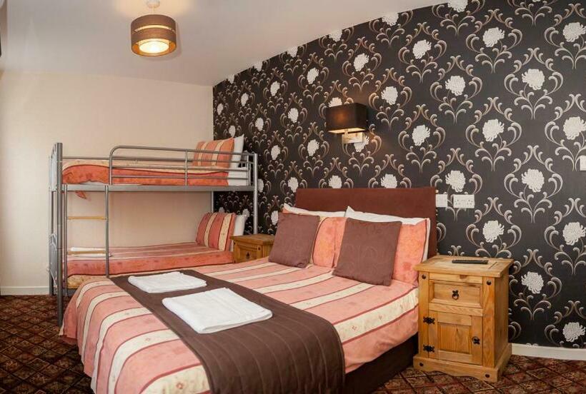 חדר משפחתי, The Trafford