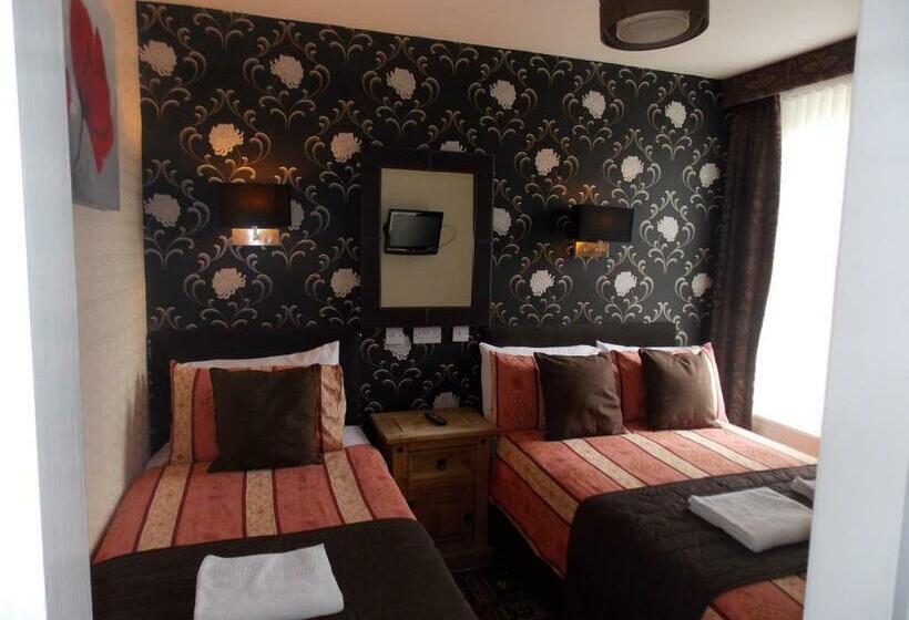 חדר משפחתי, The Trafford