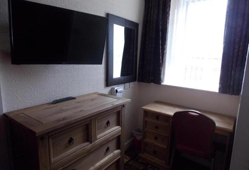 חדר משפחתי, The Trafford