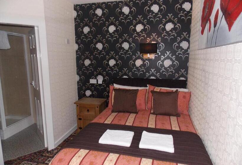 חדר משפחתי, The Trafford