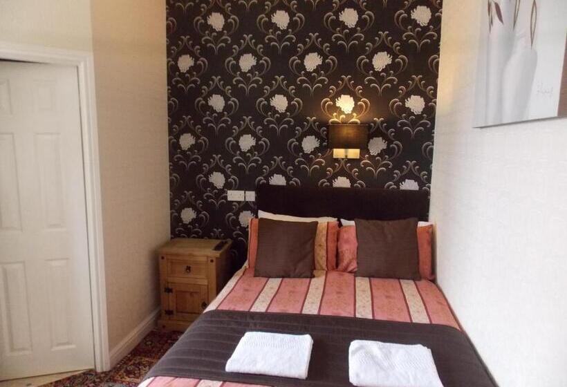 חדר משפחתי, The Trafford