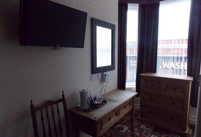 חדר משפחתי, The Trafford