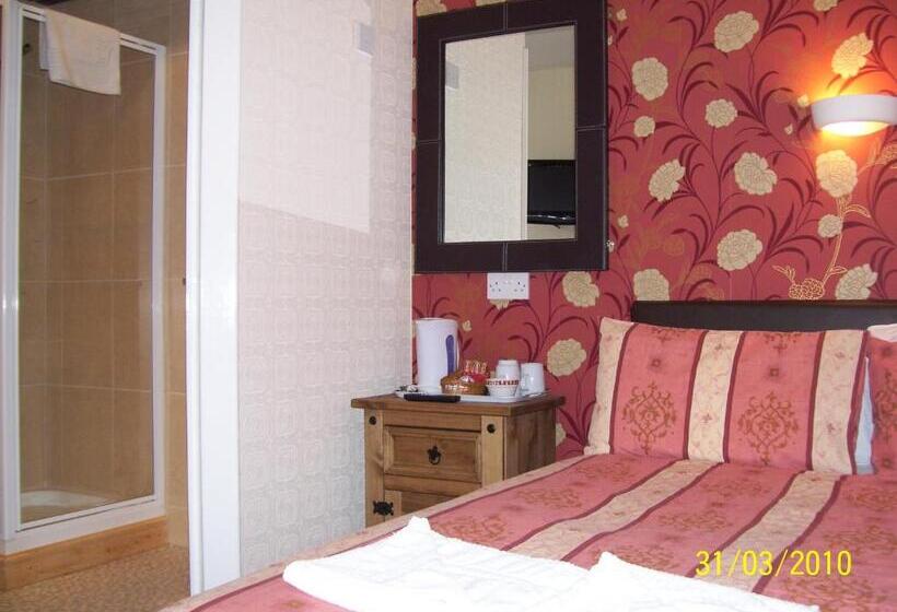 חדר משפחתי, The Trafford