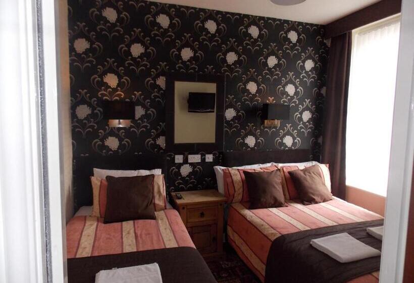 חדר משפחתי, The Trafford