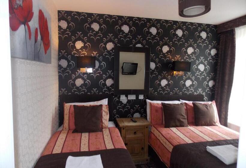 חדר משפחתי, The Trafford