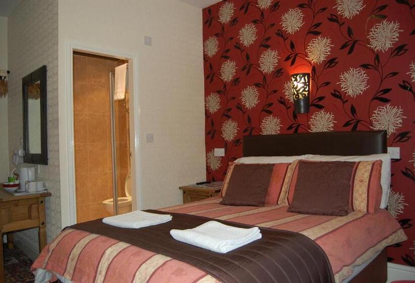 חדר משפחתי, The Trafford