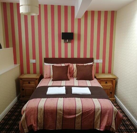 חדר משפחתי, The Trafford