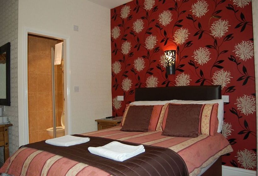 חדר משפחתי, The Trafford