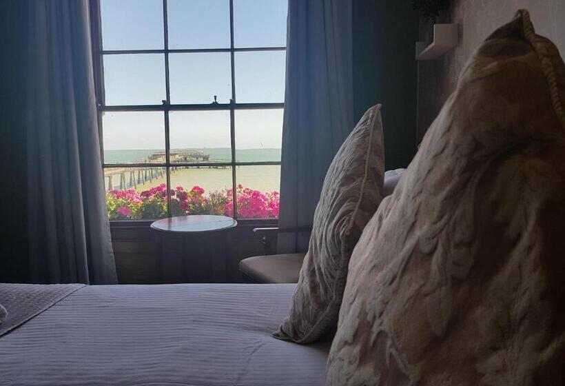 Номер Стандарт, Waterfront