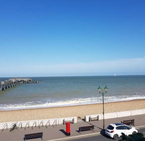 ルームシェアのワンベッド, Waterfront