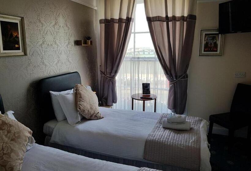 Кровать в Общей Комнате, Waterfront