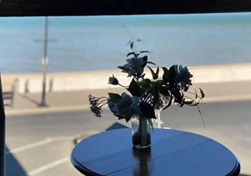 浴室共有のエコノミールーム, Waterfront