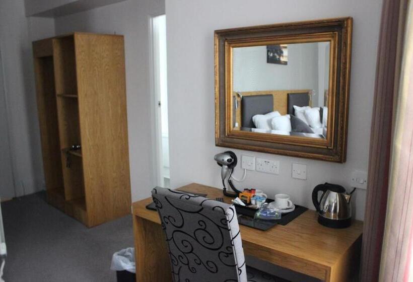 ファミリールーム, Ye Olde Griffin