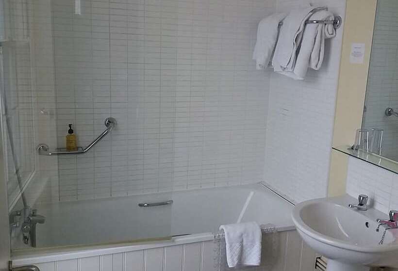 ファミリールーム, Ye Olde Griffin