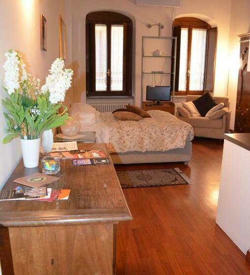 سوییت جونیور لوکس, La Corte Del Re