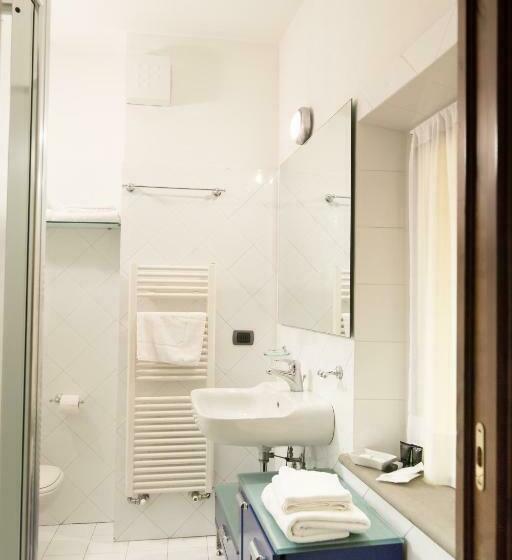 سوییت جونیور لوکس, La Corte Del Re