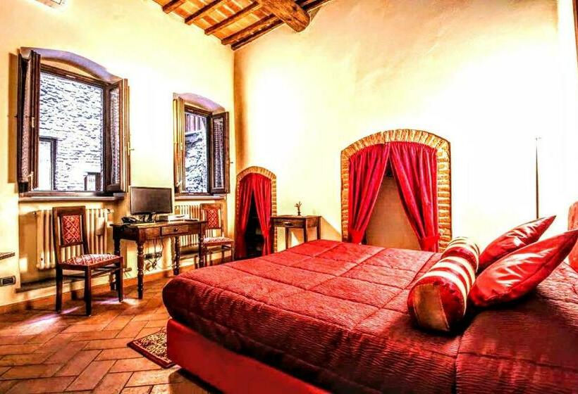 سوییت جونیور لوکس, La Corte Del Re