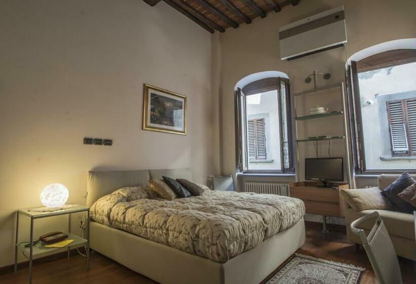 سوییت جونیور لوکس, La Corte Del Re