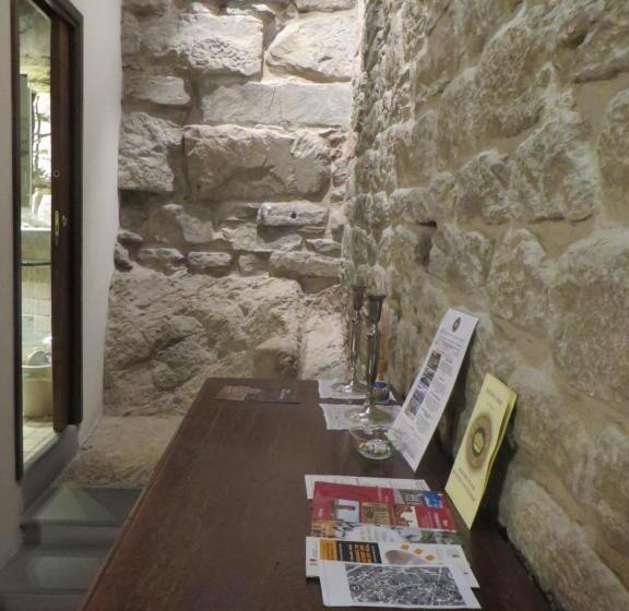 سوییت جونیور لوکس, La Corte Del Re