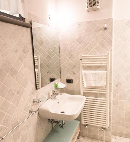 اتاق استاندارد, La Corte Del Re