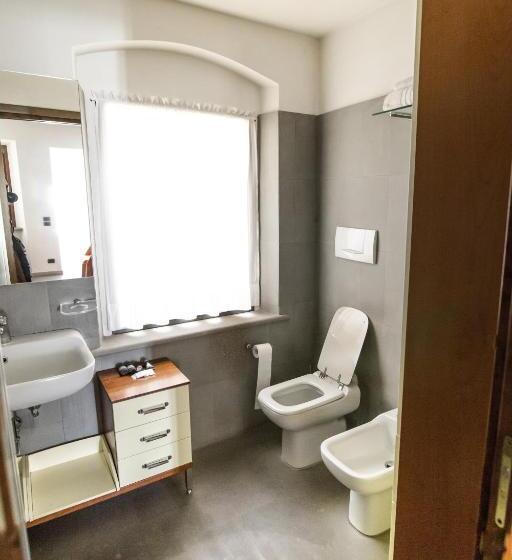 اتاق استاندارد, La Corte Del Re