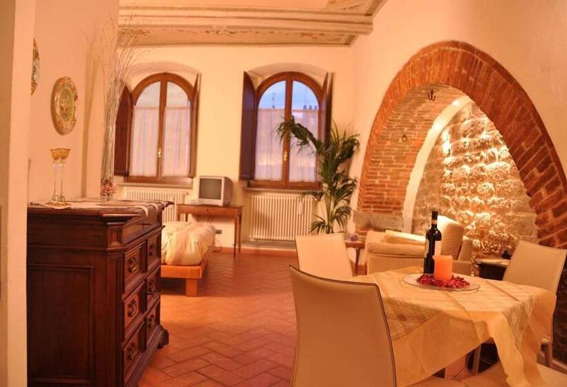 سوئیت با تخت بزرگ, La Corte Del Re