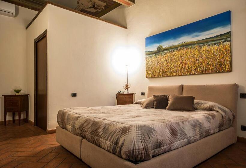 سوییت لوکس, La Corte Del Re