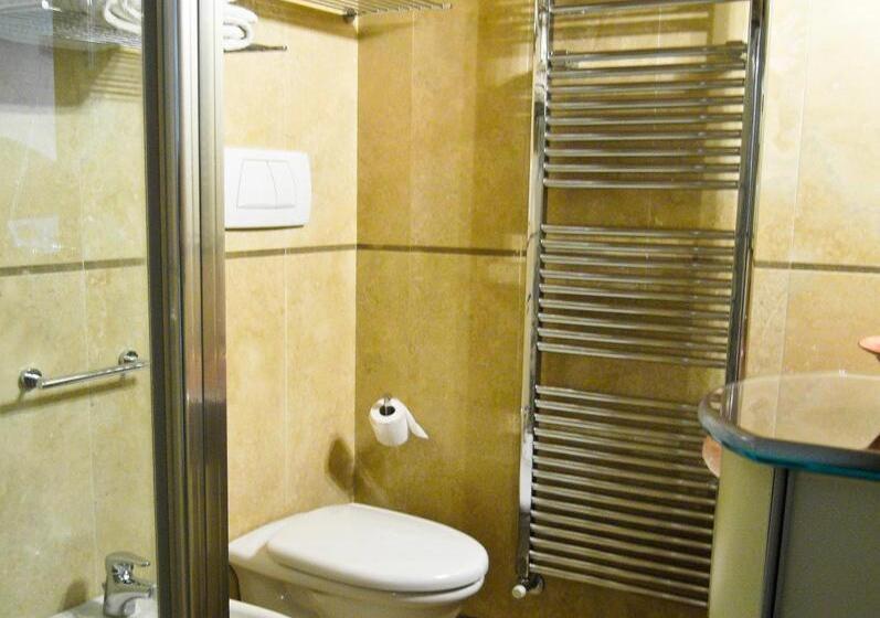 سوییت لوکس, La Corte Del Re