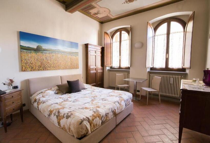 سوییت لوکس, La Corte Del Re