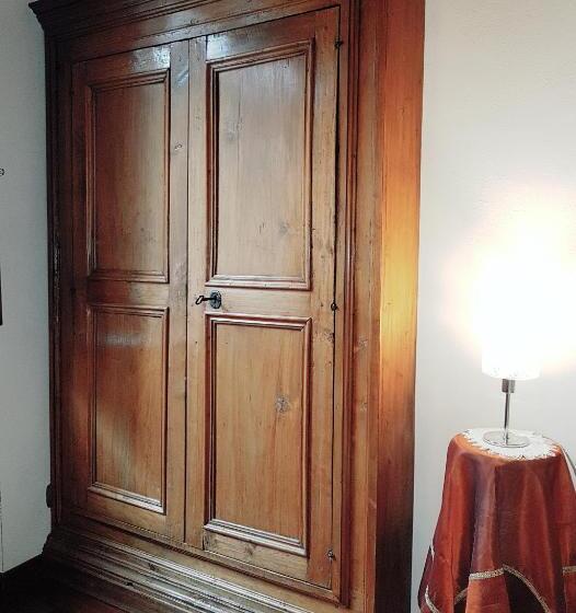 سوییت جونیور لوکس, La Corte Del Re